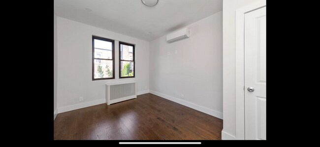 Foto del edificio - 2452 33rd St