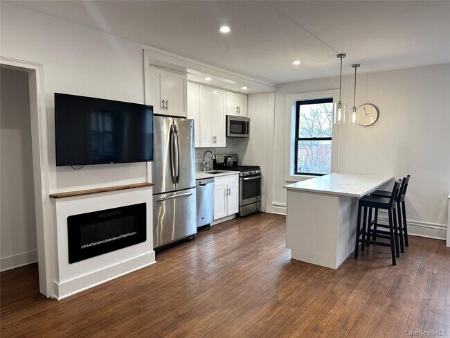 Foto del edificio - 4810 Boston Post Rd