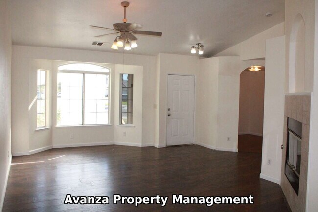 Building Photo - Home for Rent 3 Bed/2 Bath - 1,346 Sq Ft. Rent: $2,095/month Deposit: $2,195