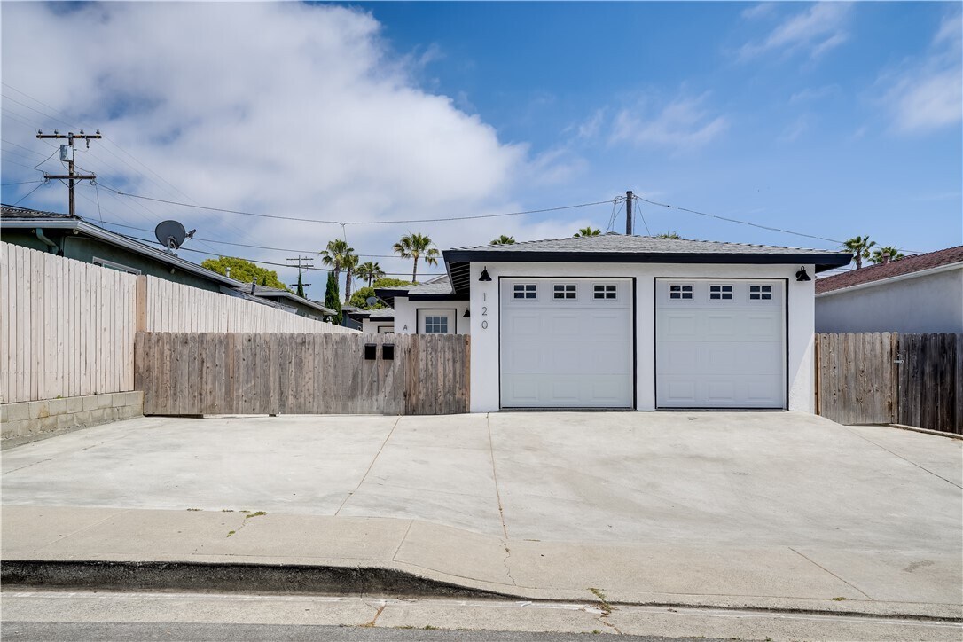 Primary Photo - 120 E Mariposa