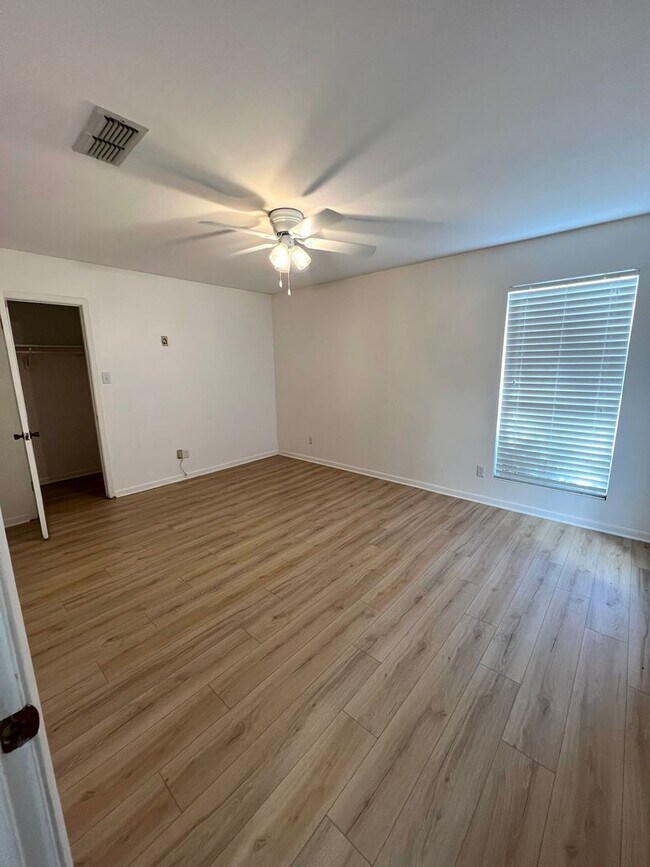 Foto del edificio - 3 Meandering Place is for rent!