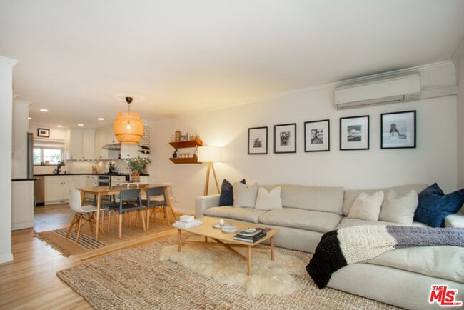 Foto del edificio - 8130 Redlands St