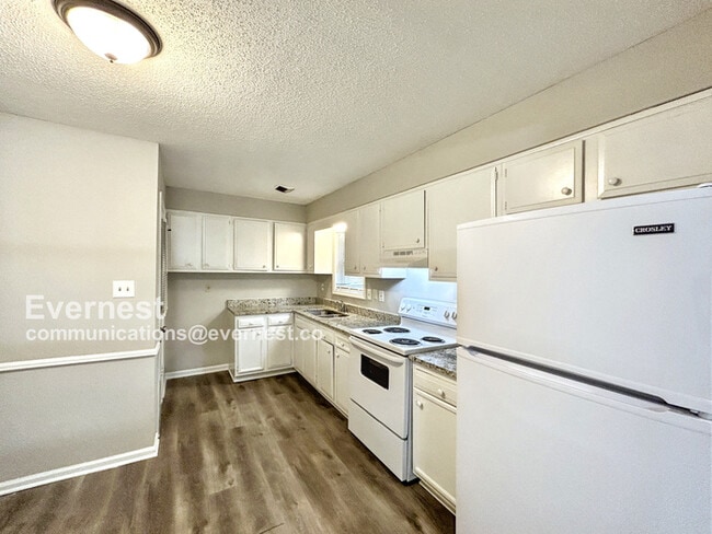 Building Photo - 3606 Clearbrook St