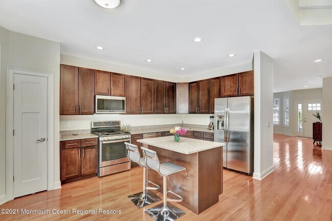Foto del edificio - 3 McCormick Ave N