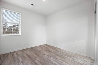 Building Photo - 13918 Bee Flower Ln