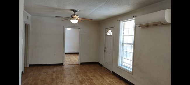 Foto del edificio - 609 E 7th St