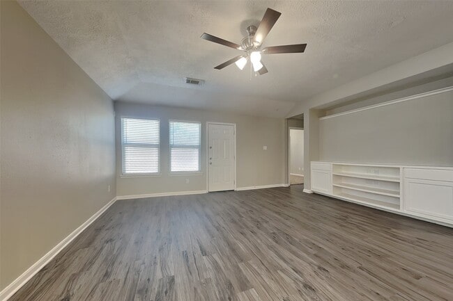 Foto del edificio - 2343 Colonial Springs Ln