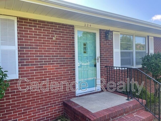 Building Photo - 224 Wood Dale Dr