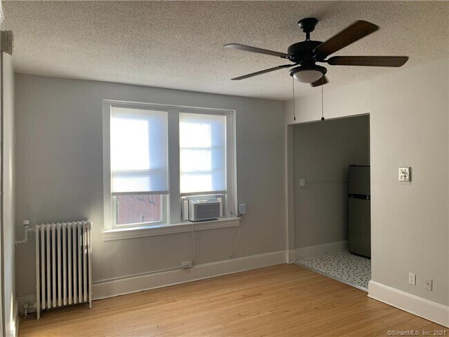 Building Photo - 100 Howe St