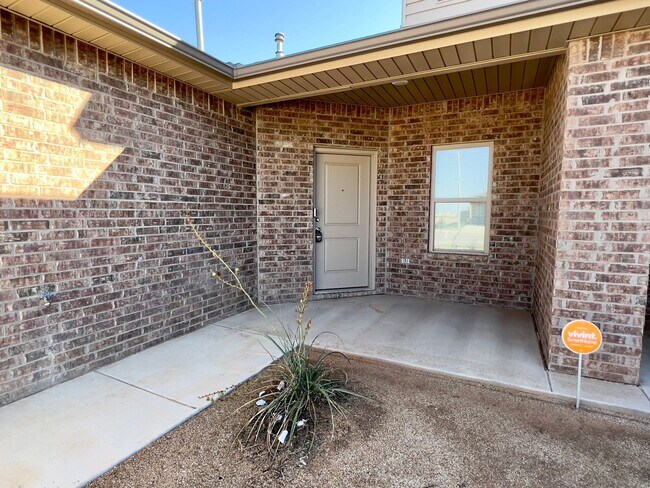 Building Photo - MOVE-IN SPECIAL: Great Two Bedroom, 2 Bath...