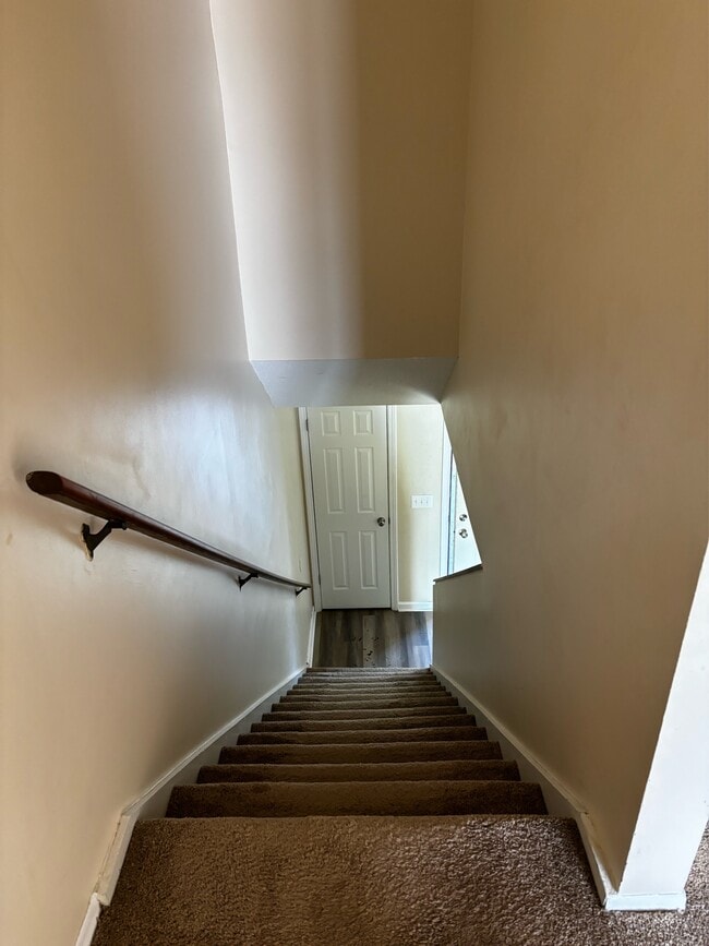 Building Photo - 727 S Main St