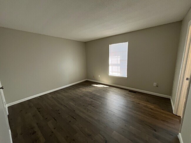 Foto del edificio - 1080 Wallace Rd