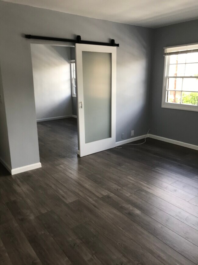 Todos los pisos nuevos/apartamento final de una gran cantidad de ventanas - 2060 E Appleton St