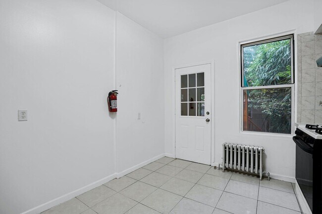 Building Photo - 308 58th St