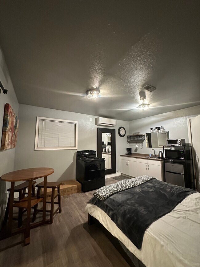 Sala de estar/Cocina - 903 W Linden St