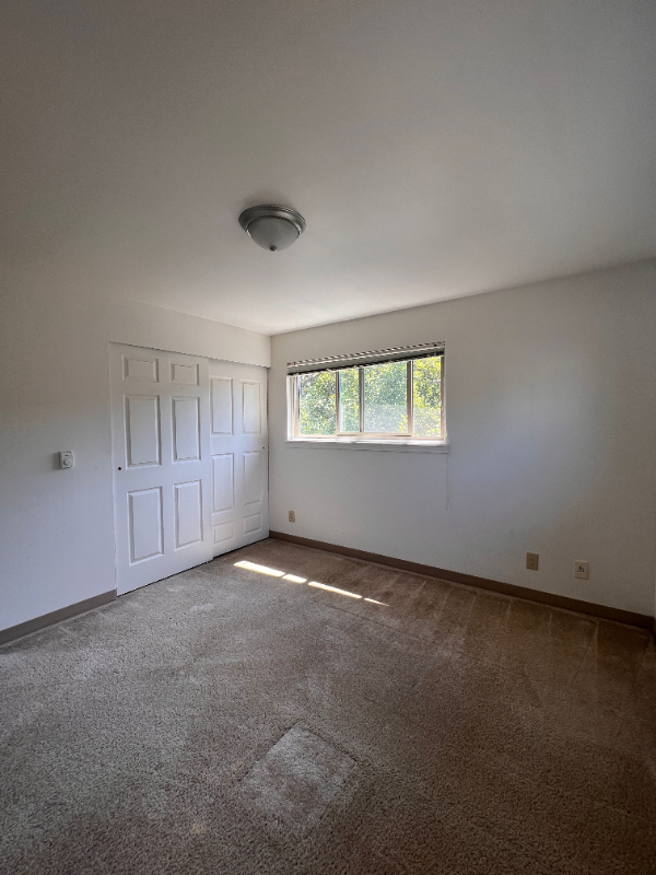 Building Photo - 3043 NE 140th St