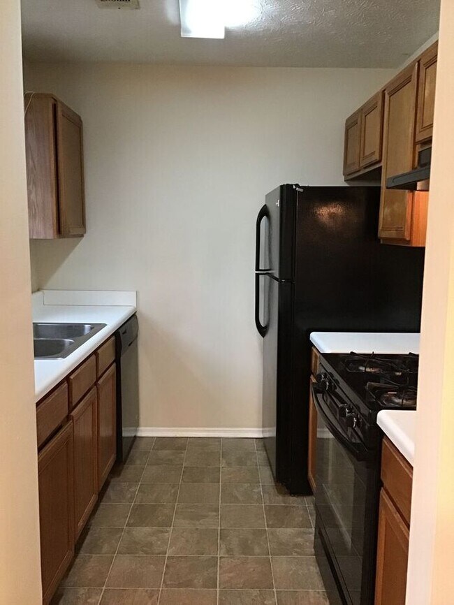 Building Photo - 2600 Clifton Downs Trail