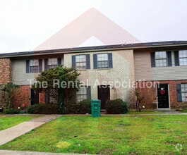 Building Photo - 57 W Elmwood Dr