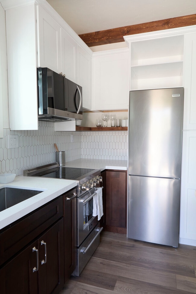 Building Photo - 2025 Linnington Ave