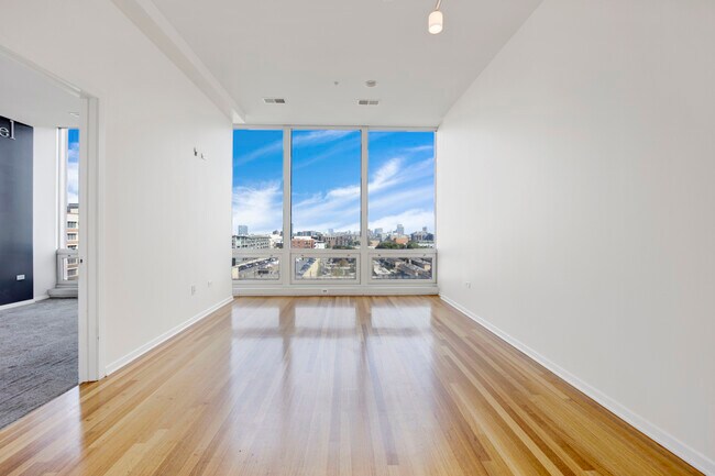 Foto del edificio - 500 W Superior St