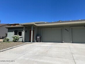 Building Photo - 9840 E Lakeshore Dr