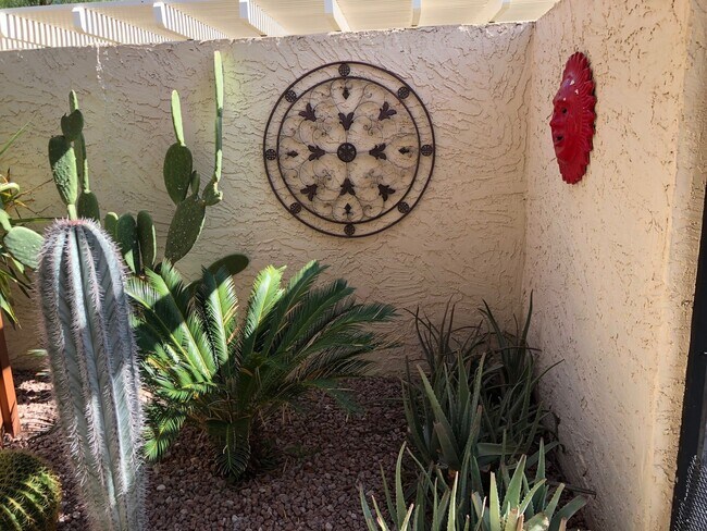 Foto del edificio - Lovely Home Steps Away From All the Amenities in Leisure World, in 45+ Active Adult Community Ava...