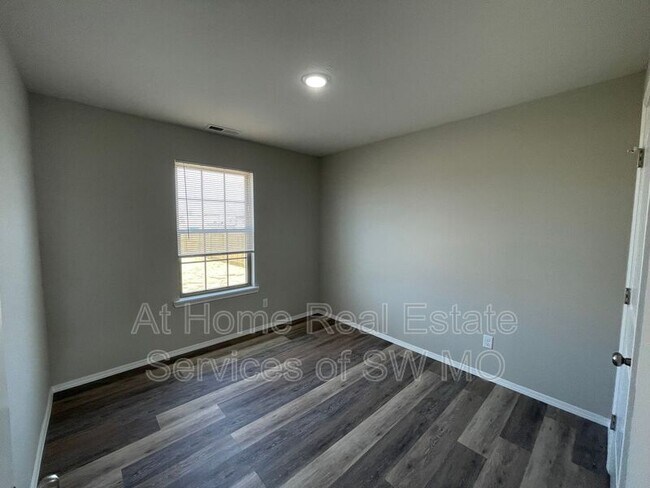 Foto del edificio - 245 Hickory Hills