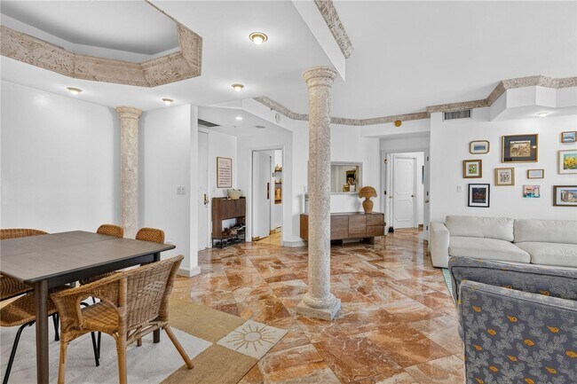 Building Photo - 888 Brickell Key Dr