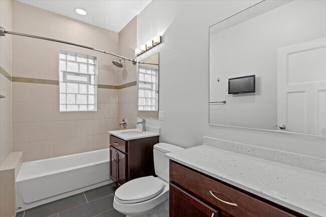 Foto del edificio - 4912 N Washtenaw Ave