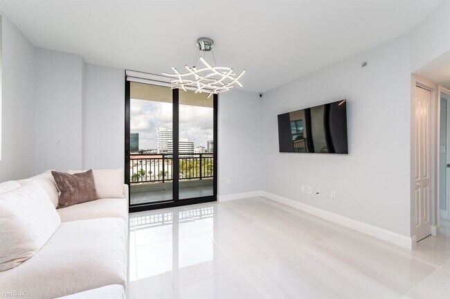 Building Photo - 2 br, 2 bath Condo - 100 N Federal Hwy Apt...