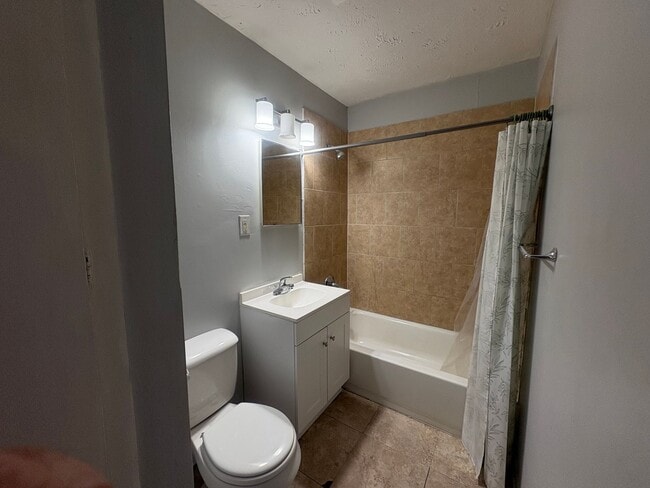 Building Photo - Myers408