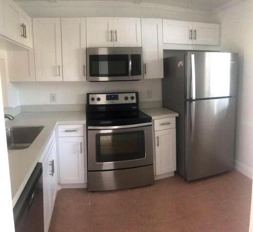 Building Photo - 6796 Palmetto Cir S
