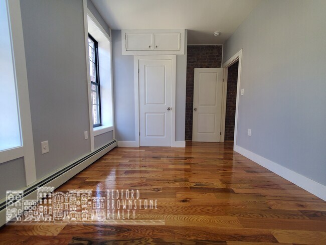 Foto del edificio - 640 Elton St