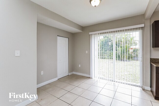 Foto del edificio - 745 NW 144th St