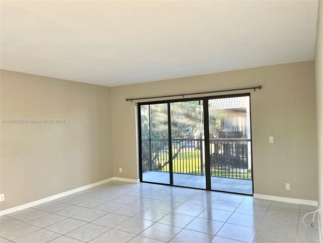 Foto del edificio - 304 Racquet Club Rd