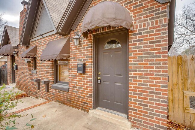 Foto del edificio - Cute Arlington Heights Bungalow