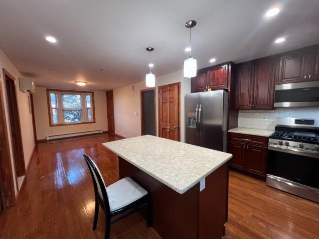 Foto principal - 2 bedroom in SUNNYSIDE NY 11104