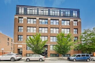 Building Photo - 2911 N Western Ave