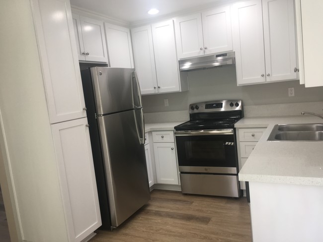 kitchen - 8595 Mesa Rd