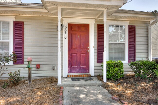 Foto del edificio - Updated 2 Bed 2 Bath Townhouse
