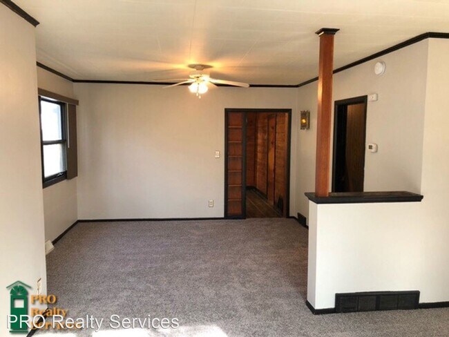 Foto del edificio - 2 br, 1 bath House - 727 Geranium Ave E