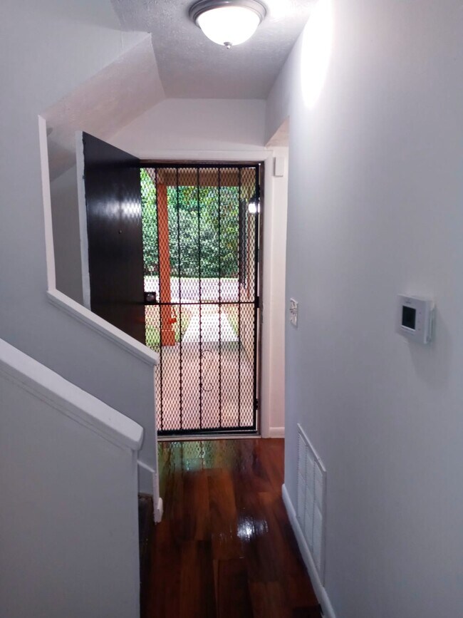 Foto del edificio - 3428 Cobbs Ferry Dr