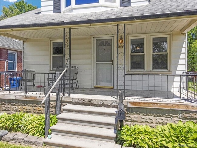 Building Photo - 15450 Lola Dr