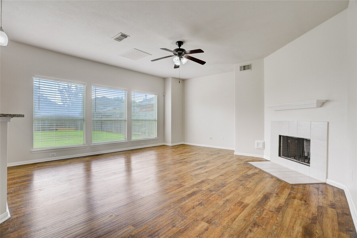 Building Photo - 11110 Christmas Fern St