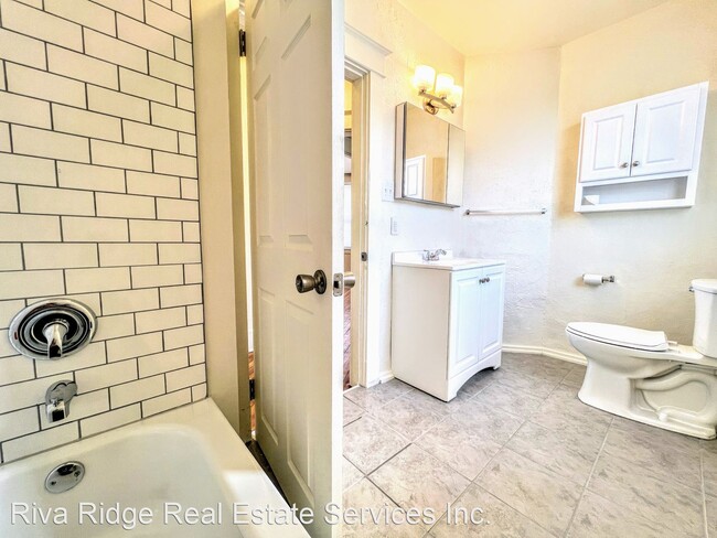 Building Photo - 4 br, 1 bath House - 301 Broadway Avenue