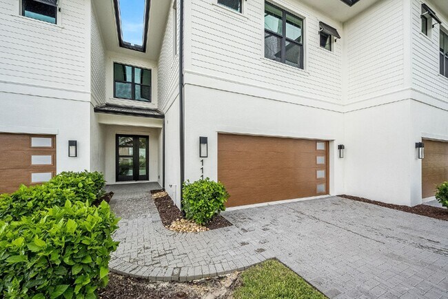 Building Photo - 111 Watson Dr