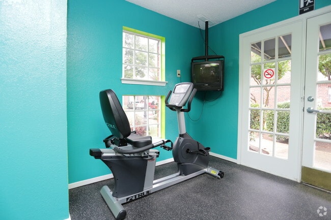 Building Photo - Oaklyn