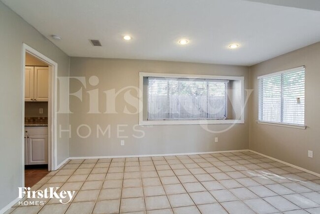 Building Photo - 18822 Pine Trace Court