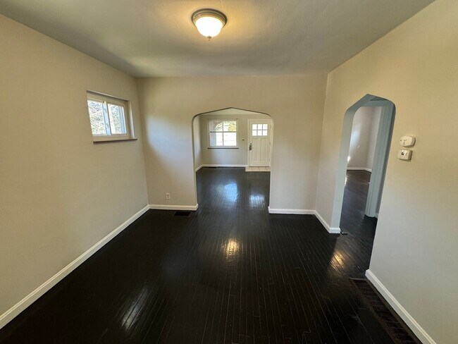 Photo - DELHI - Adorable 3bed 2ba brick cape cod House