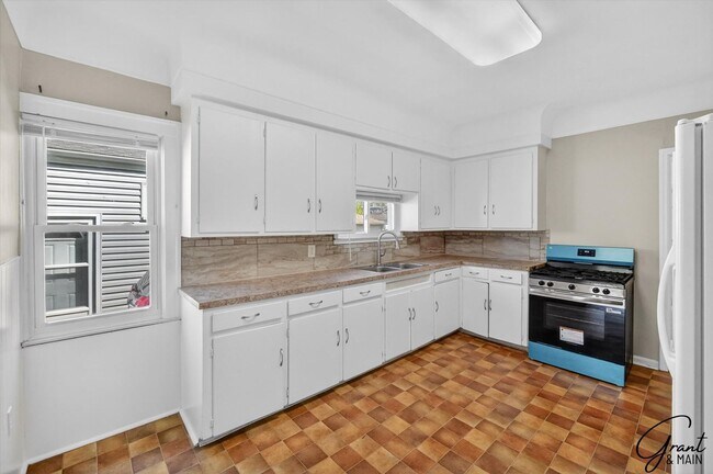 Foto del edificio - $1450 4 Bedrooms